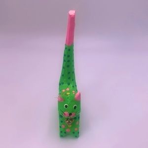 Wooden cat ring holder with bell, Pink and green